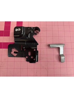 OEM SAMSUNG REFRIGERATOR LEFT HINGE DA61-08309A for RF28T5001SR/AA